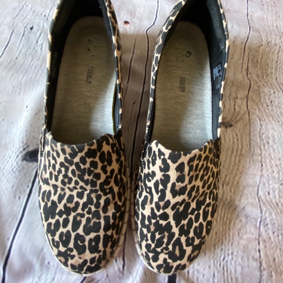 Clarks Leopard Slip on Cloudsteppers - Picture 11 of 13